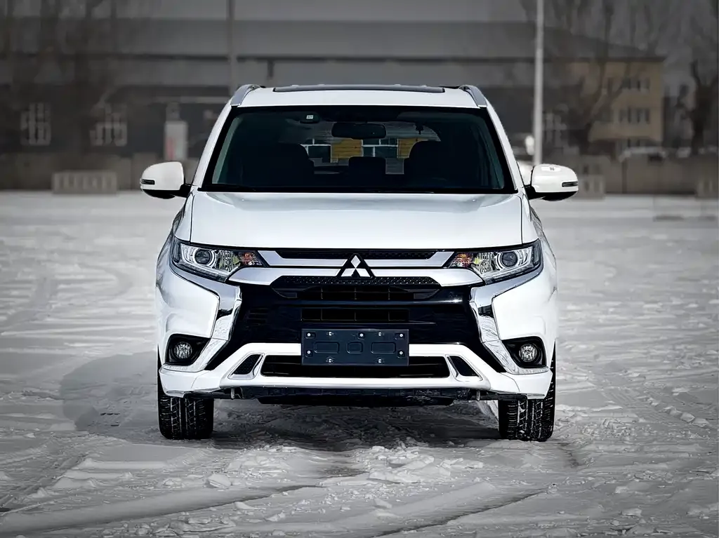 Mitsubishi Outlander — фото 9