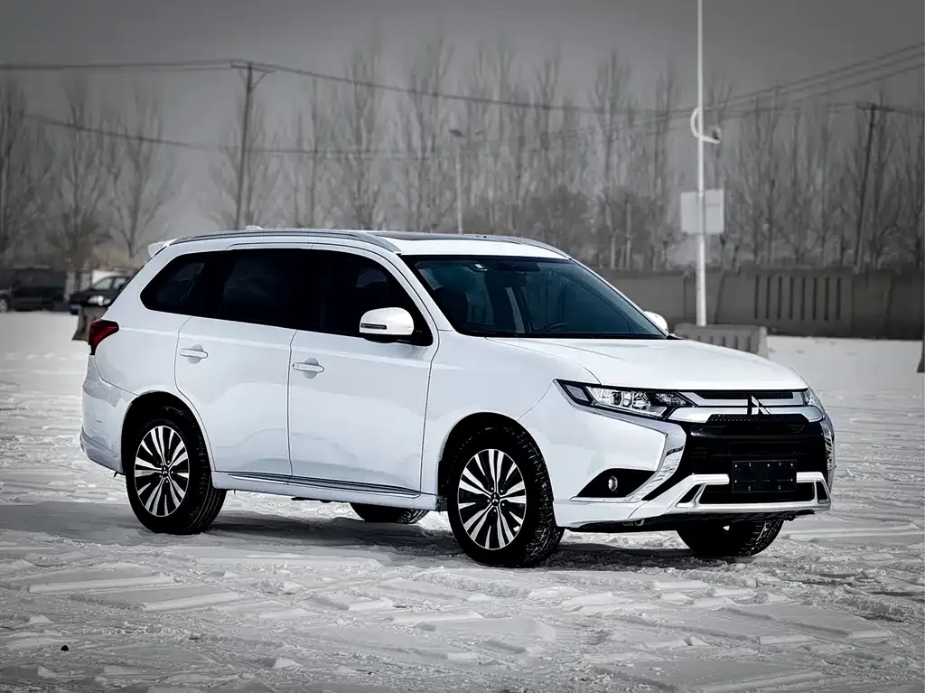Mitsubishi Outlander — фото 10