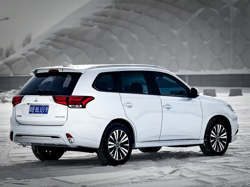 Mitsubishi Outlander — фото 4