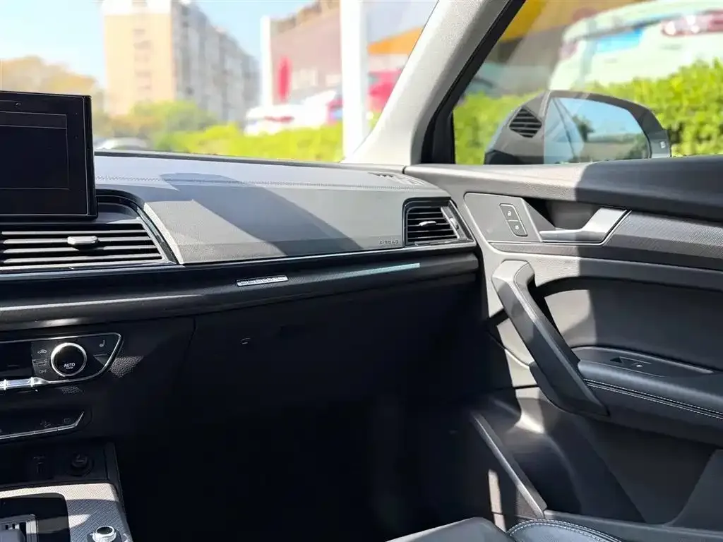 Audi Q5L 2023 из CN, фото 2