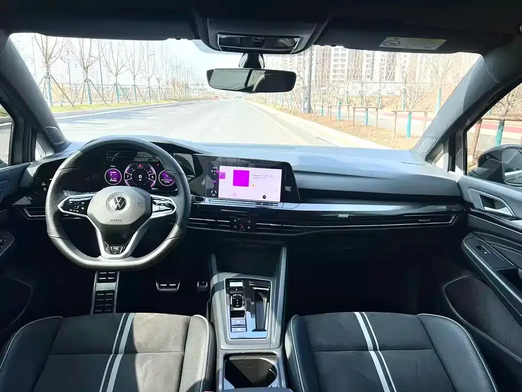 Volkswagen Golf 2024 из CN, фото 4