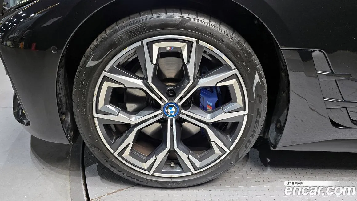 BMW i4 — фото 8
