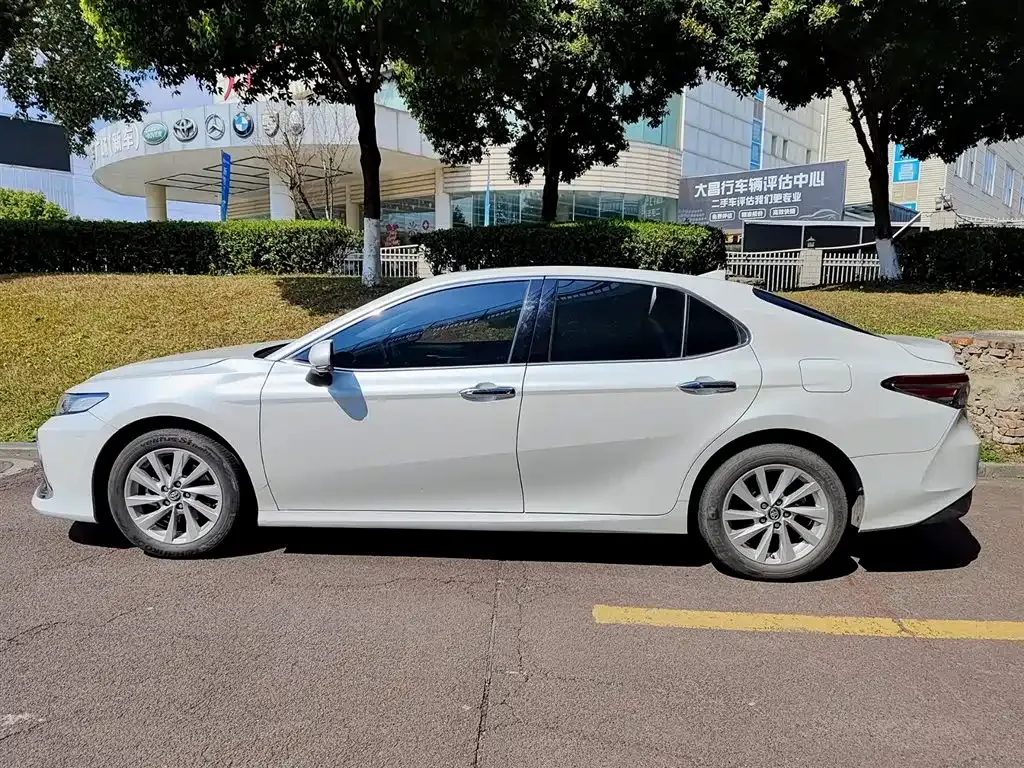 Toyota Camry 2023 из CN, фото 3