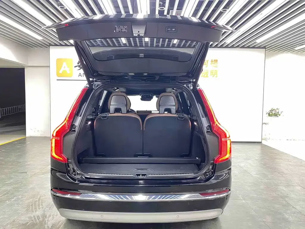 Volvo XC90 — фото 8