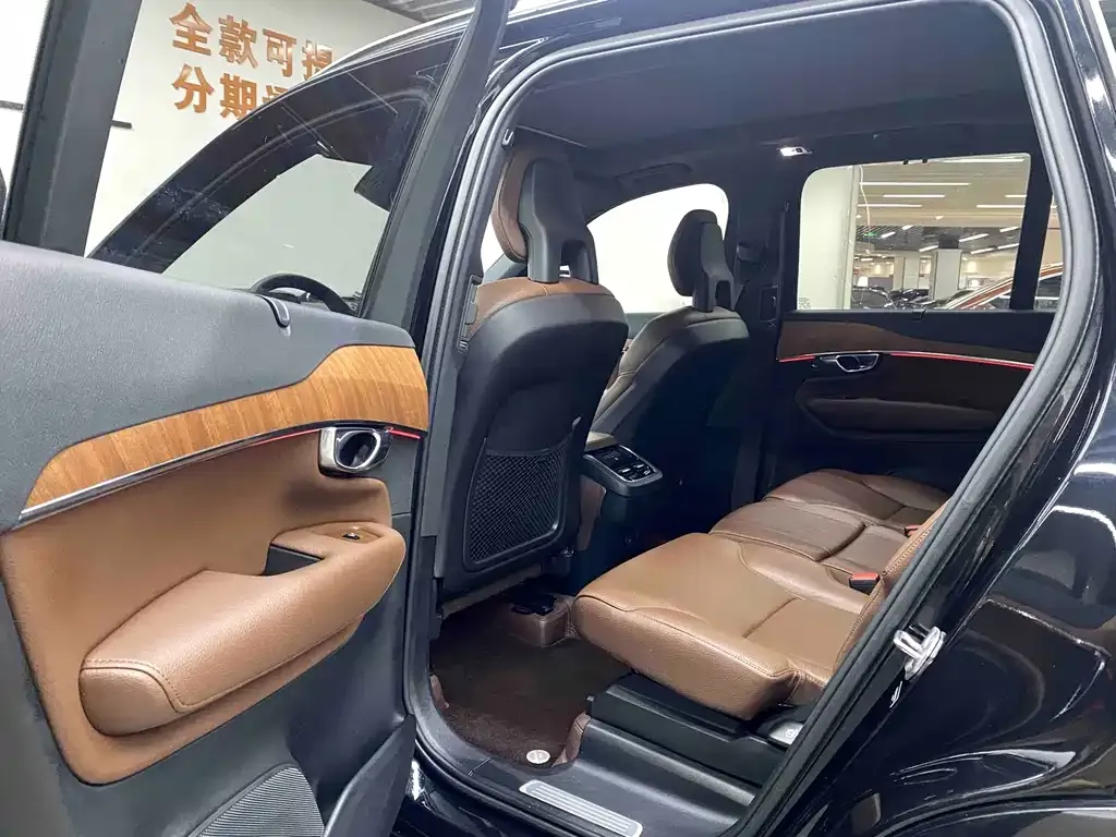 Volvo XC90 — фото 9