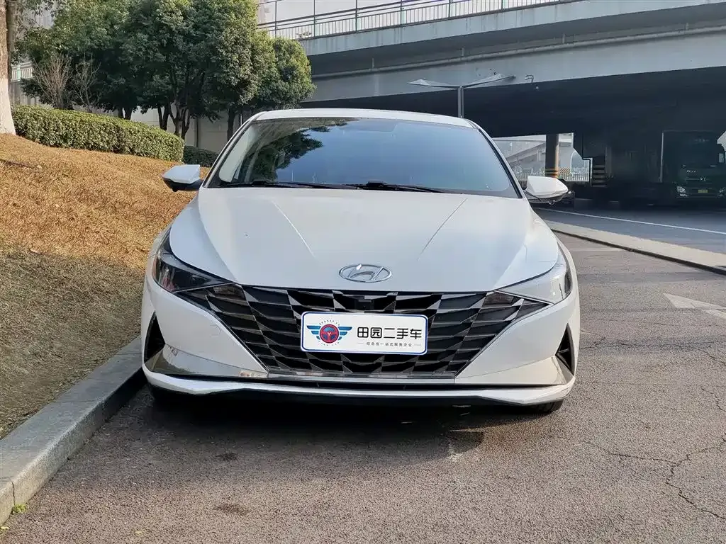 Hyundai Elantra — фото 9
