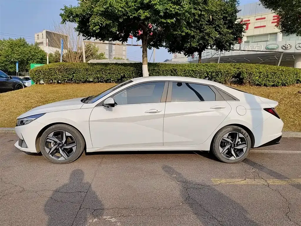 Hyundai Elantra — фото 10