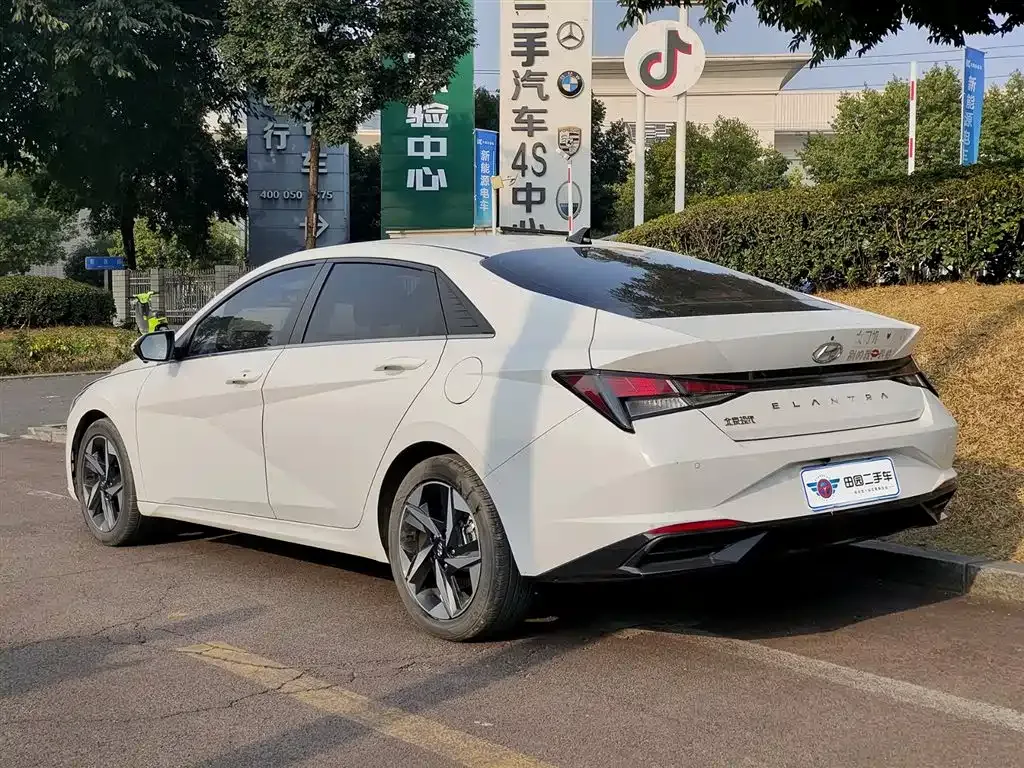 Hyundai Elantra — фото 7