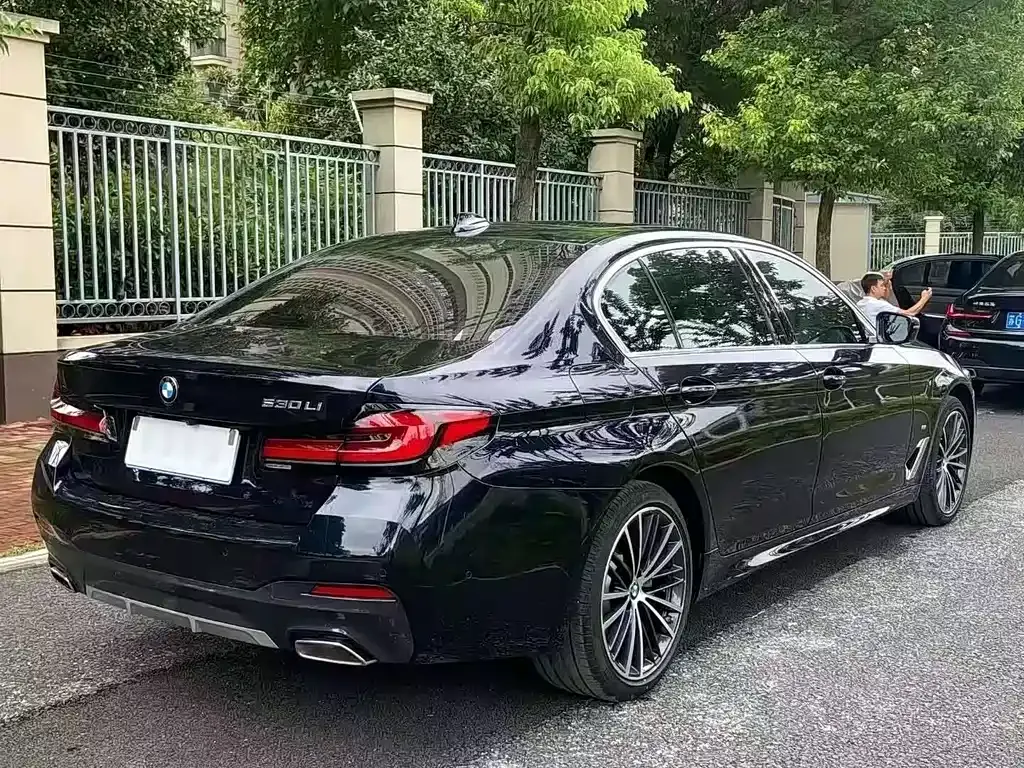 BMW 5 Series — фото 8