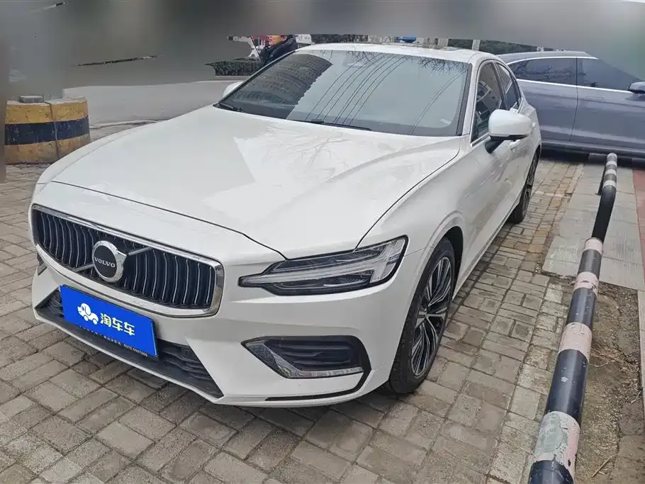 Volvo S60 2024 из CN, фото 1
