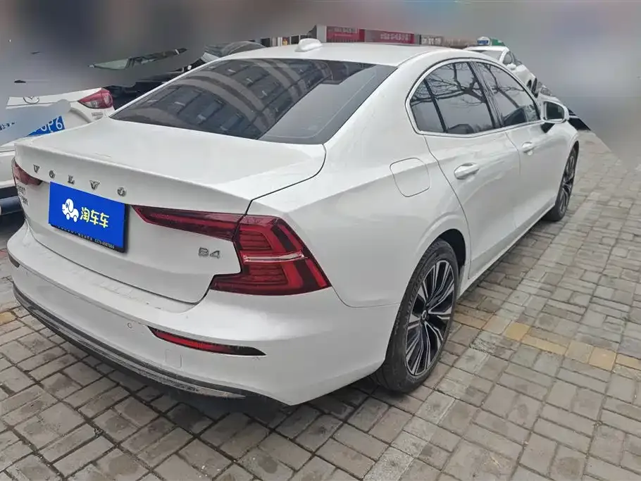 Volvo S60 2024 из CN, фото 7