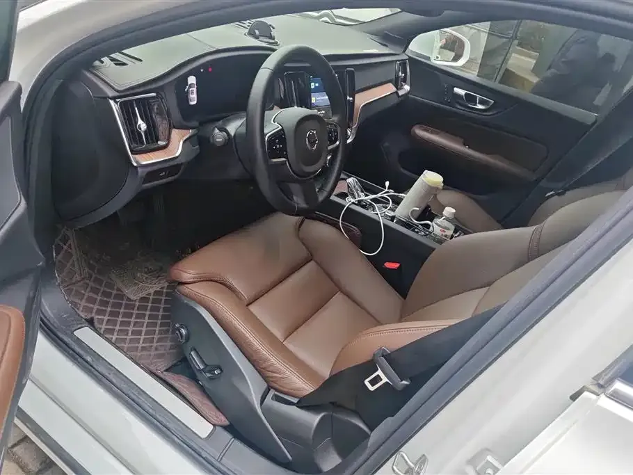 Volvo S60 2024 из CN, фото 5