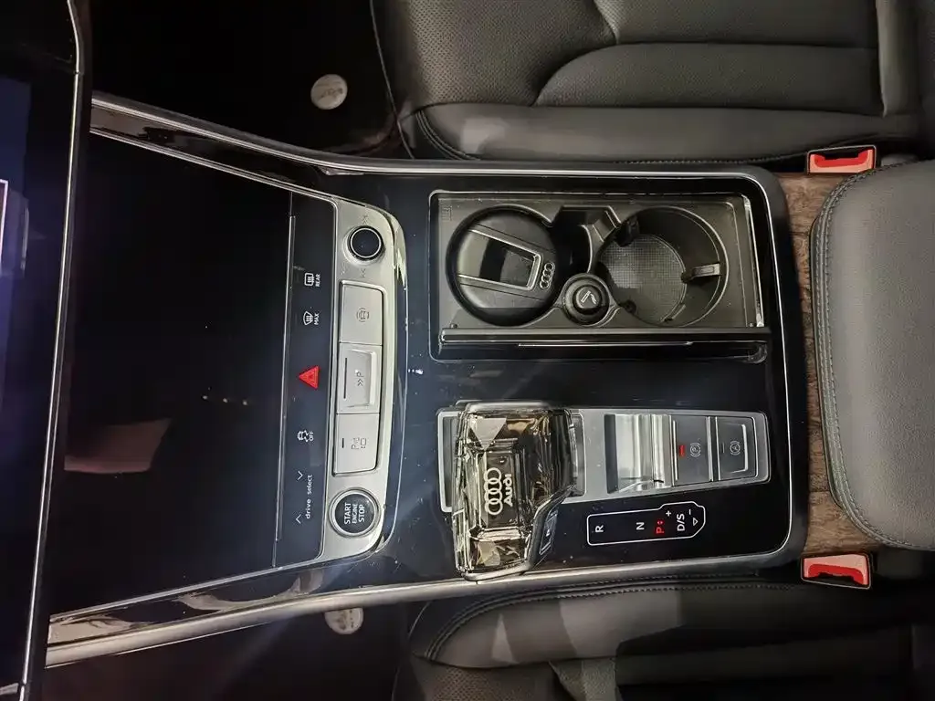 Audi Q7 2023 из CN, фото 4
