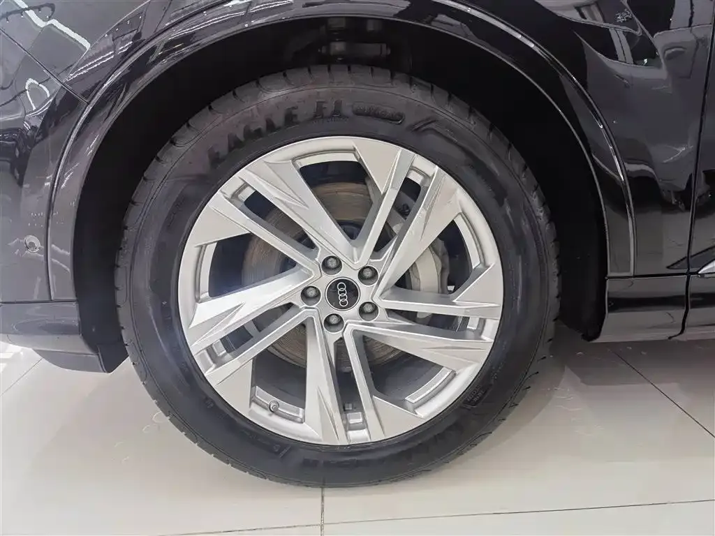 Audi Q7 2023 из CN, фото 6