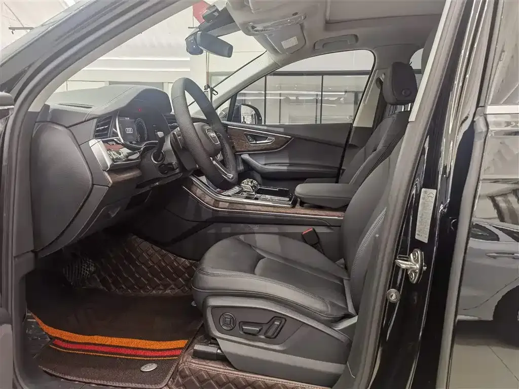 Audi Q7 2023 из CN, фото 5