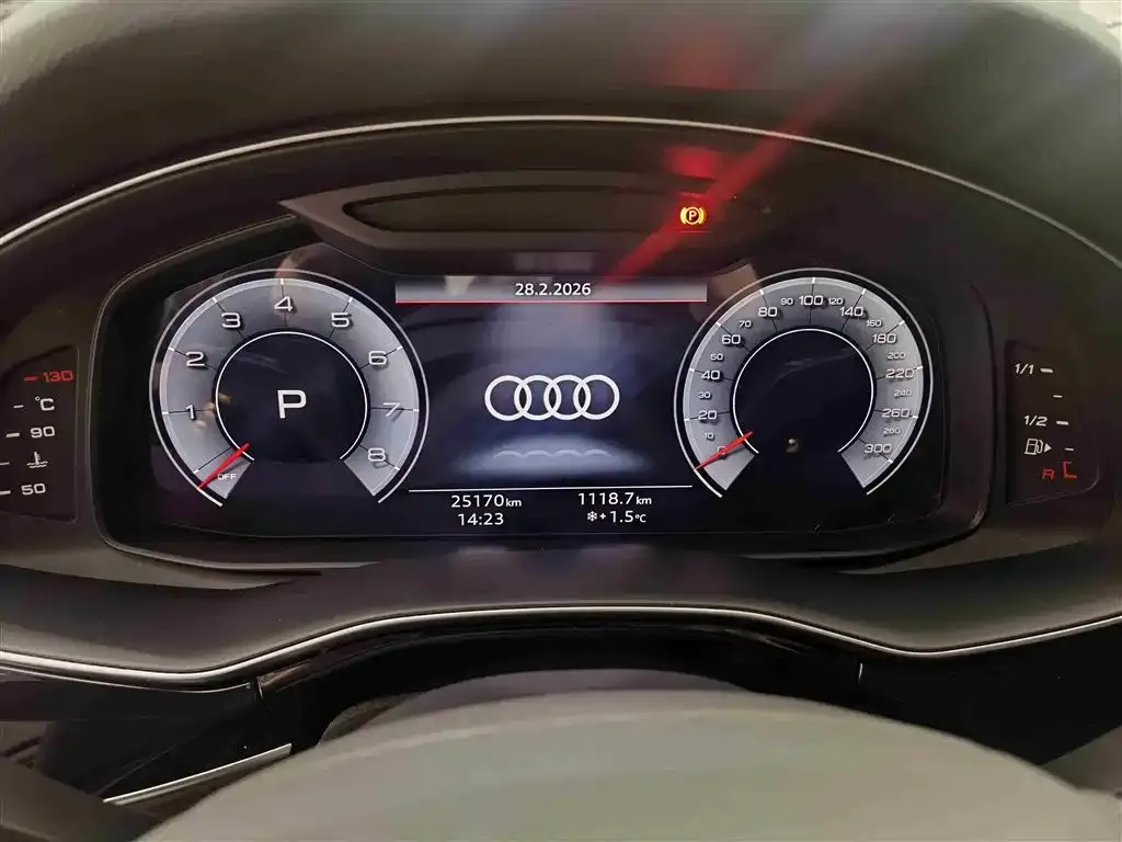 Audi Q7 2023 из CN, фото 2