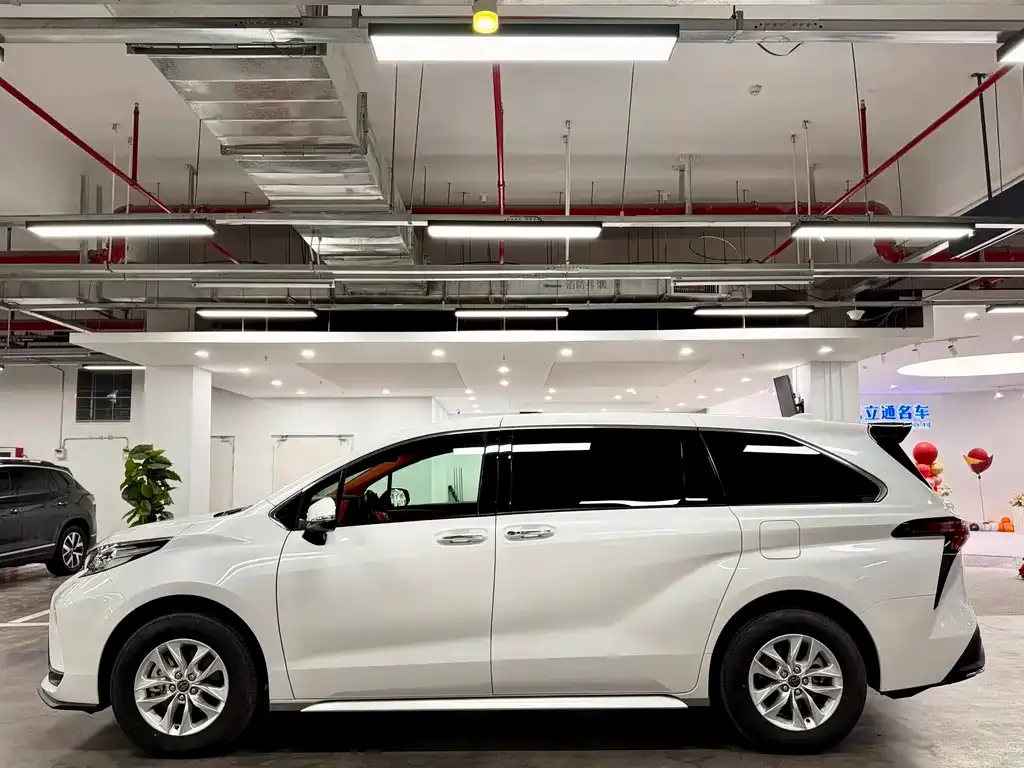 Toyota Granvia 2024 из CN, фото 10