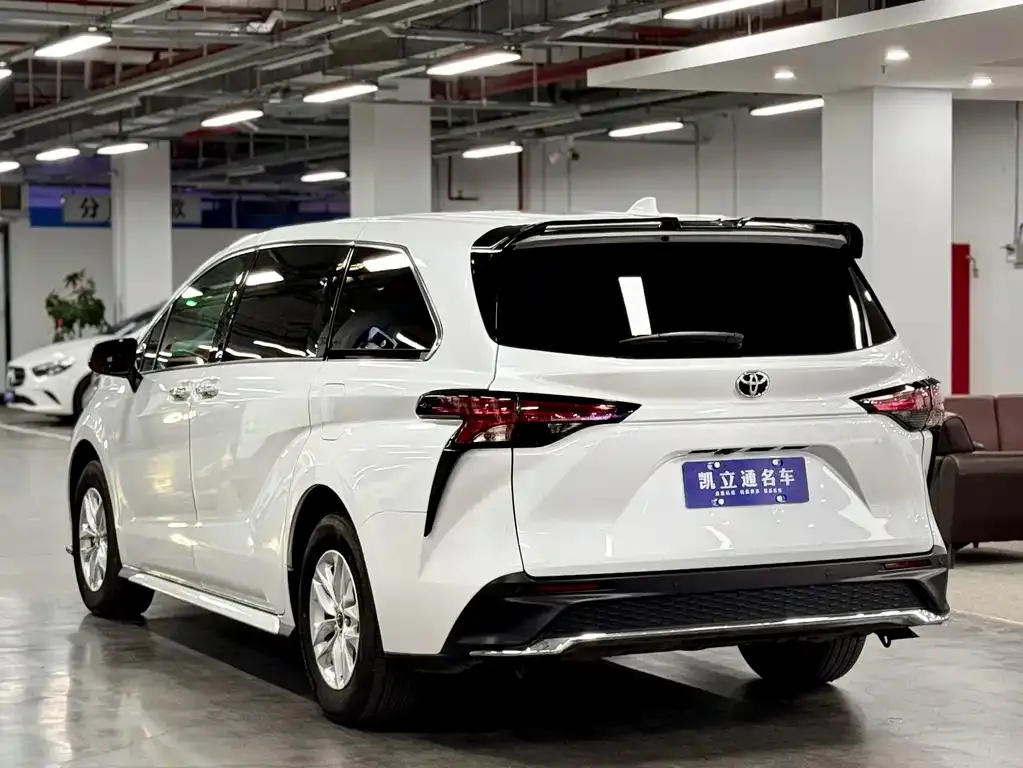 Toyota Granvia 2024 из CN, фото 8
