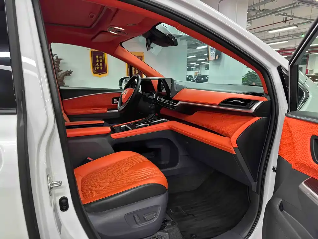 Toyota Granvia 2024 из CN, фото 3