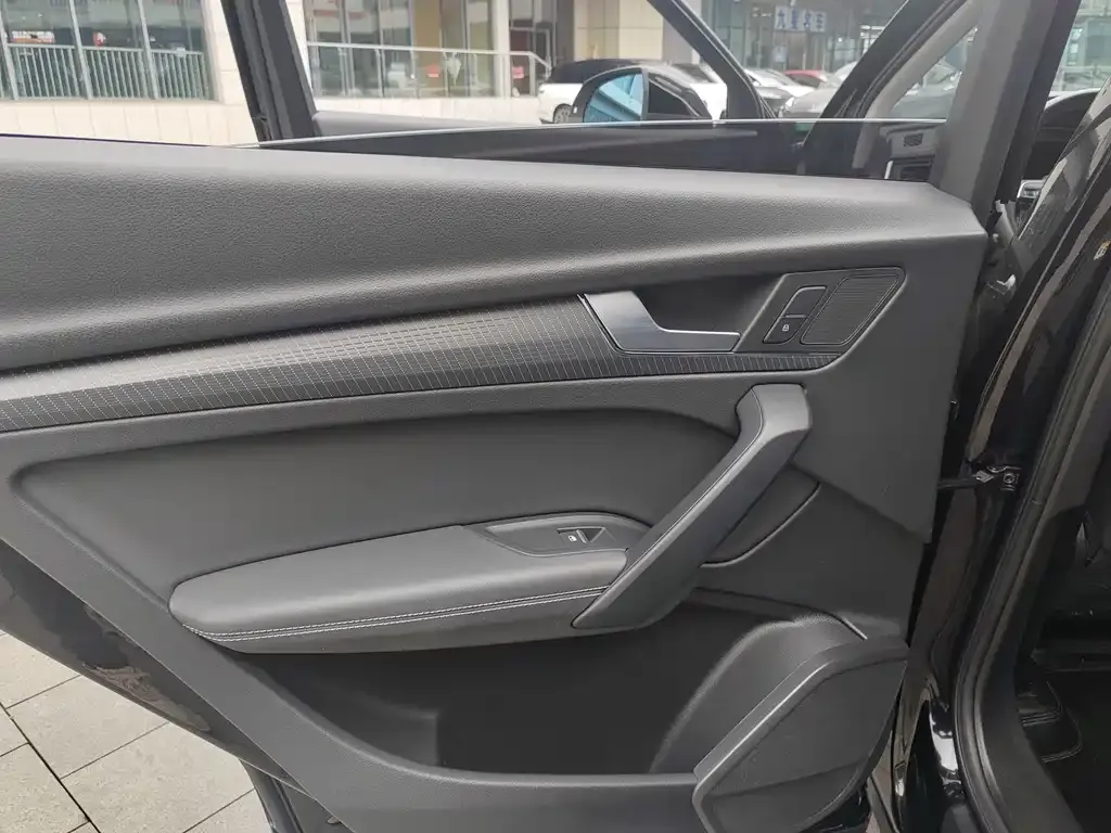 Audi Q5L 2023 из CN, фото 10