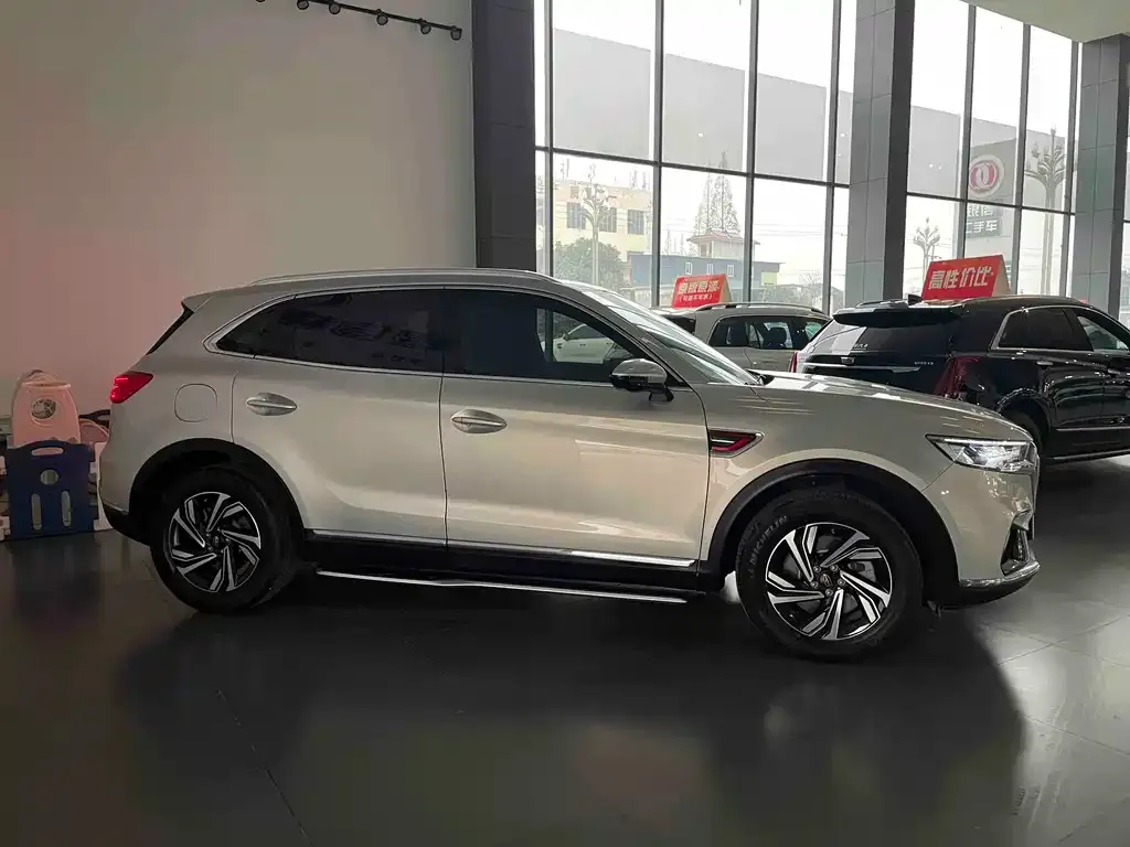 Hongqi HS5 2023 из CN, фото 2