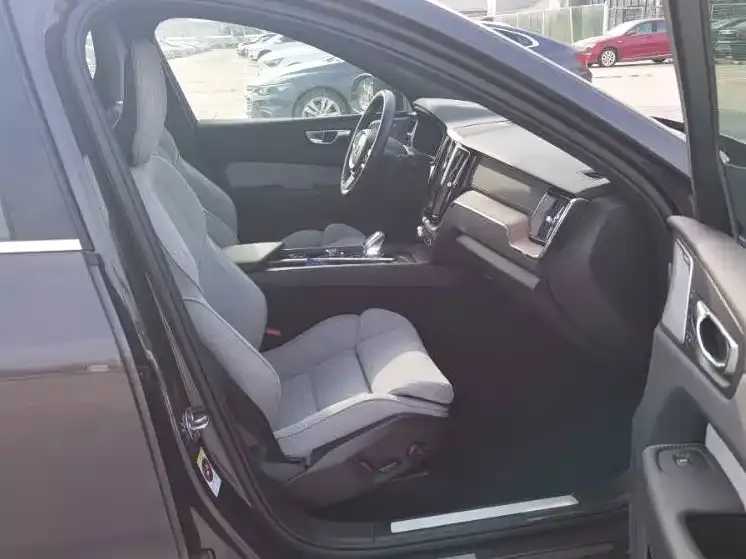 Volvo XC60 PHEV — фото 6