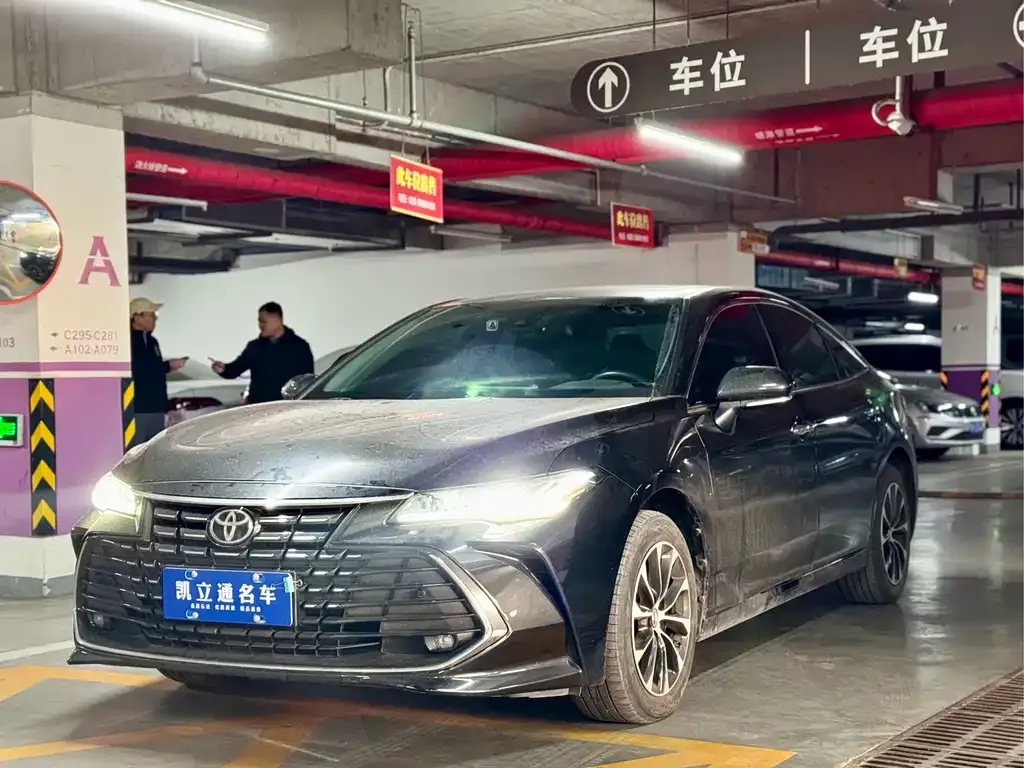 Toyota Avalon — фото 1