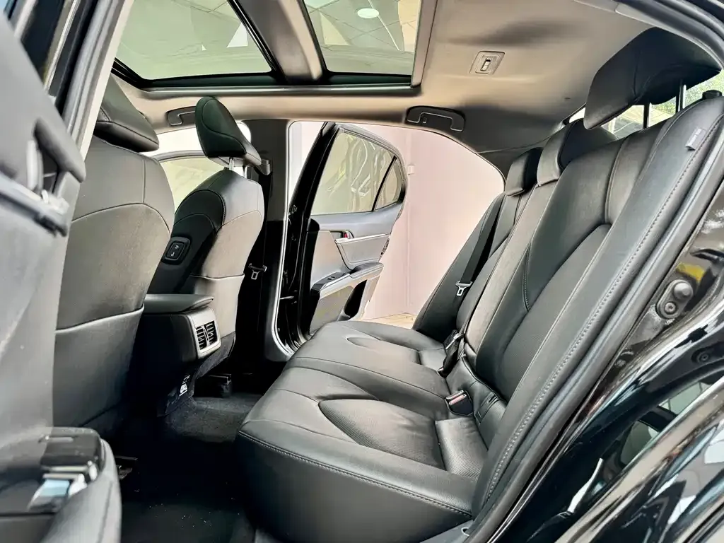 Toyota Camry 2023 из CN, фото 5