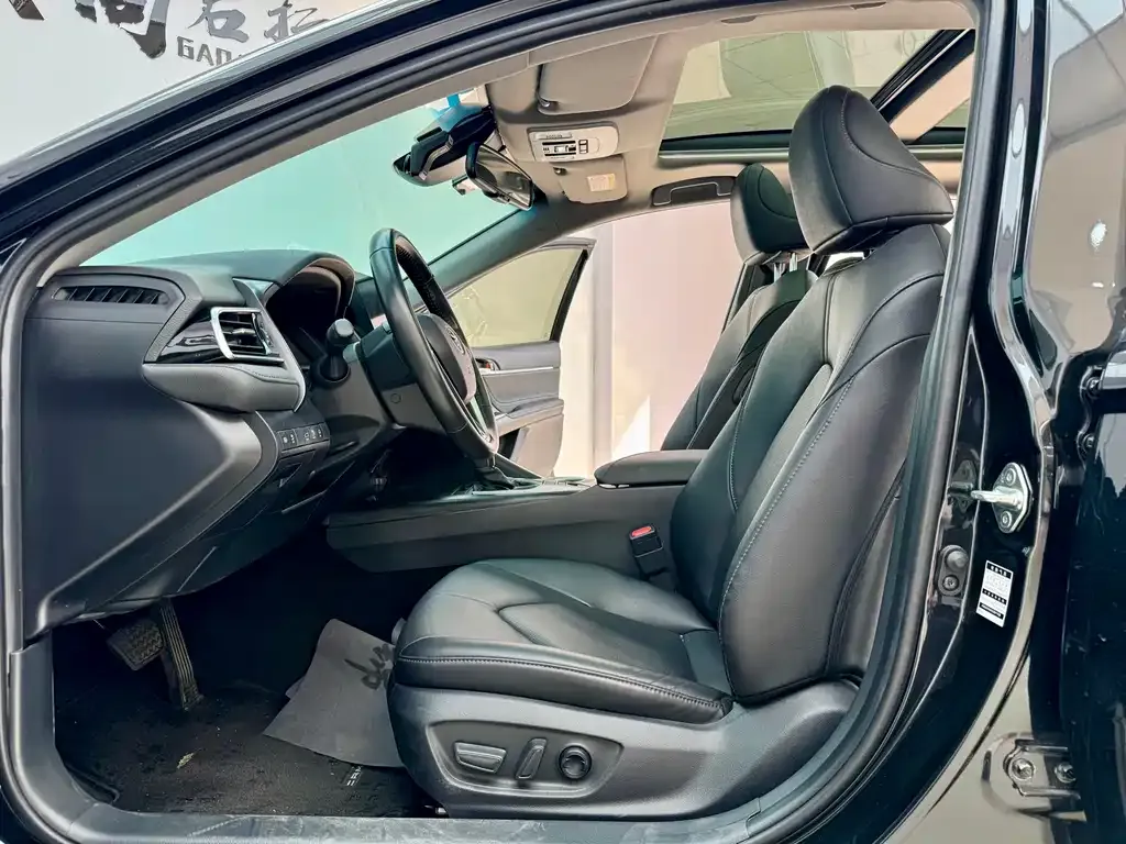 Toyota Camry 2023 из CN, фото 8