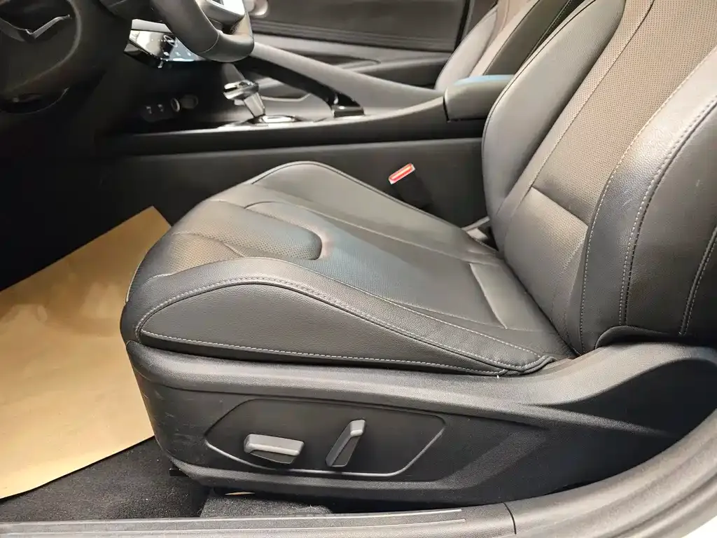 Hyundai Elantra 2023 из CN, фото 2