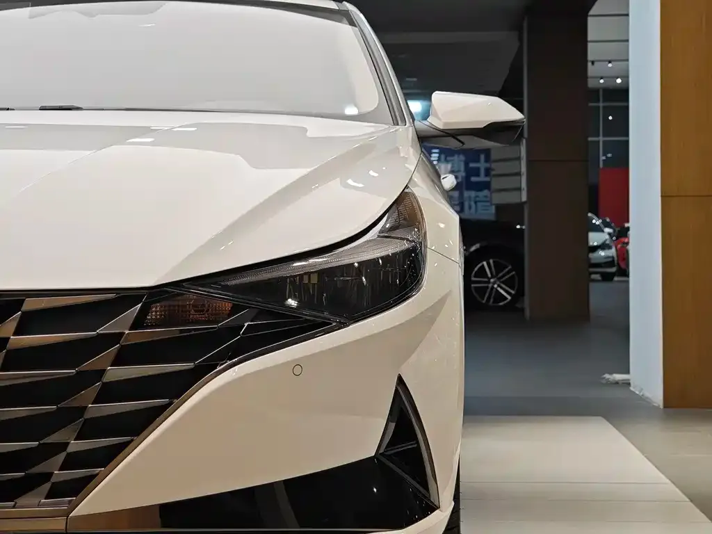 Hyundai Elantra 2023 из CN, фото 3