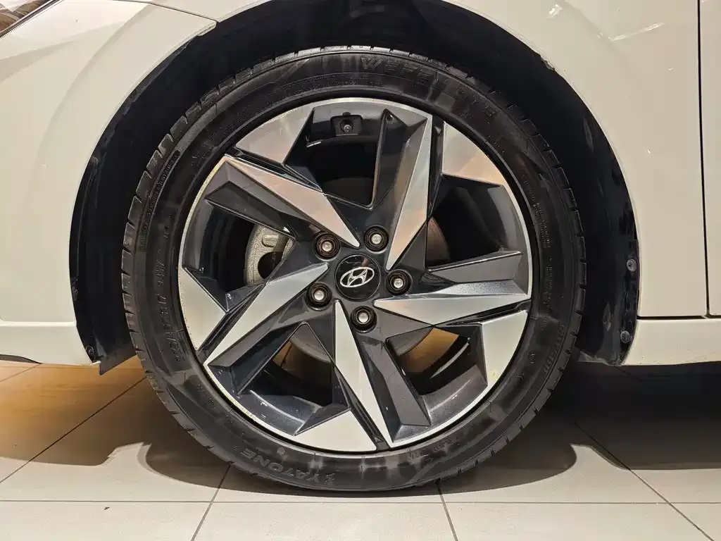 Hyundai Elantra 2023 из CN, фото 7