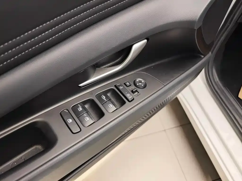 Hyundai Elantra 2023 из CN, фото 9