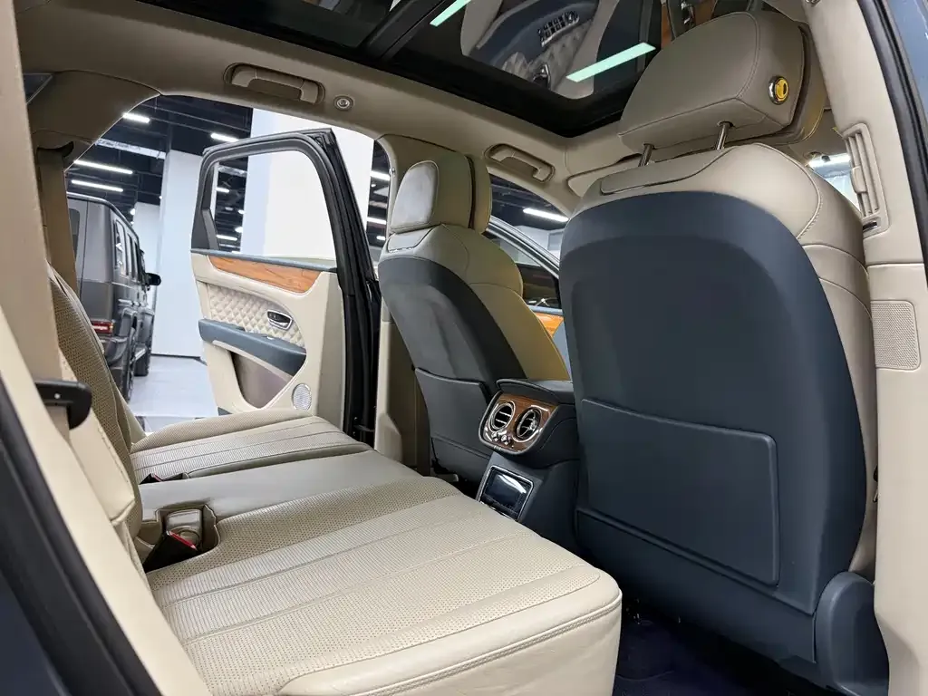 Bentley Bentayga 2021 из CN, фото 6