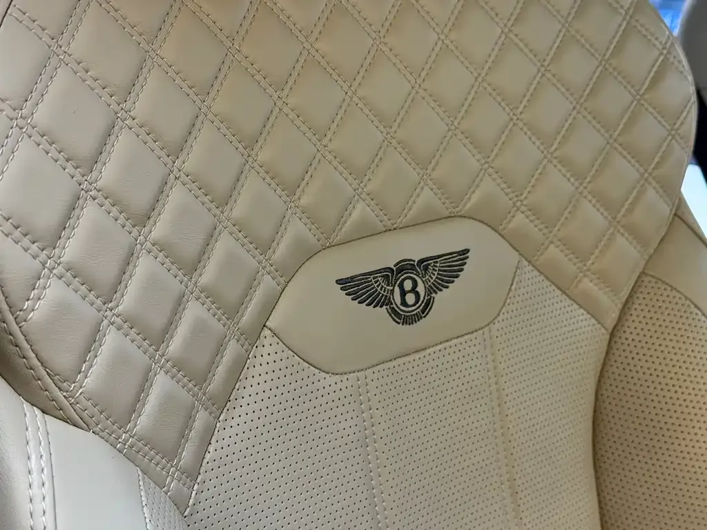Bentley Bentayga 2021 из CN, фото 9