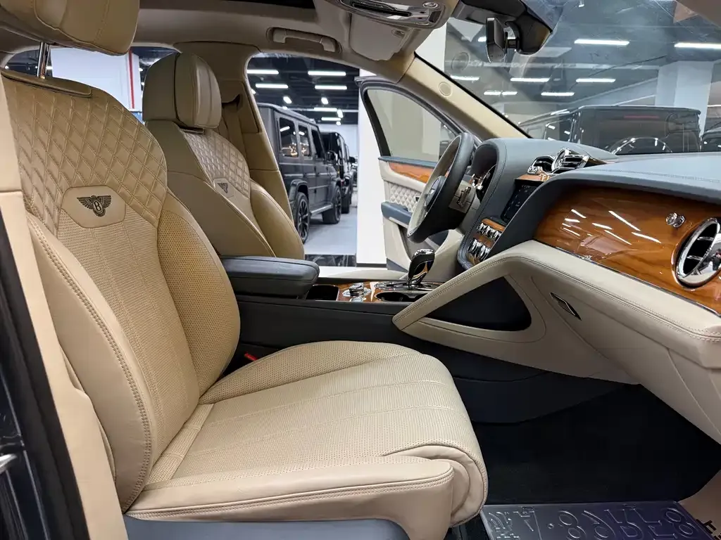Bentley Bentayga 2021 из CN, фото 7