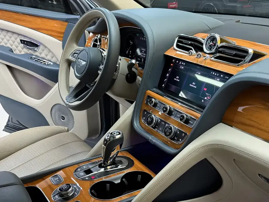 Bentley Bentayga 2021 из CN, фото 4