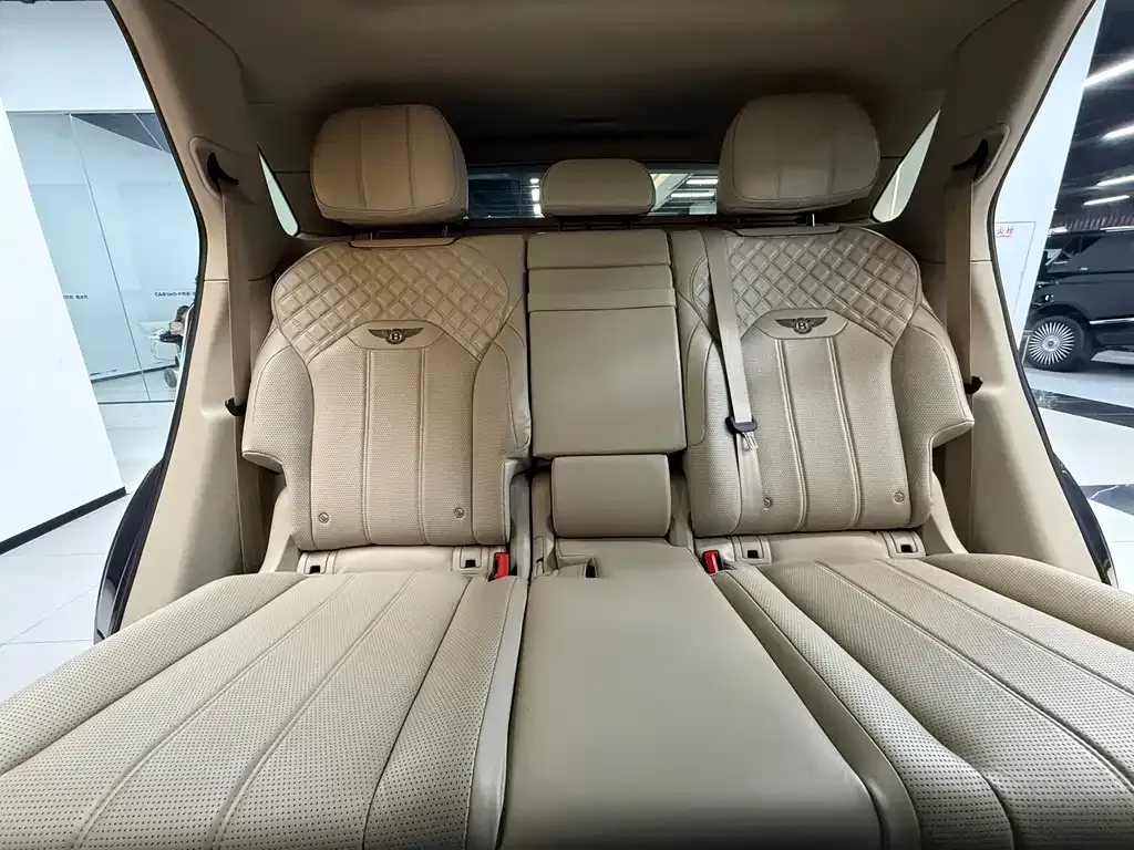 Bentley Bentayga 2021 из CN, фото 8