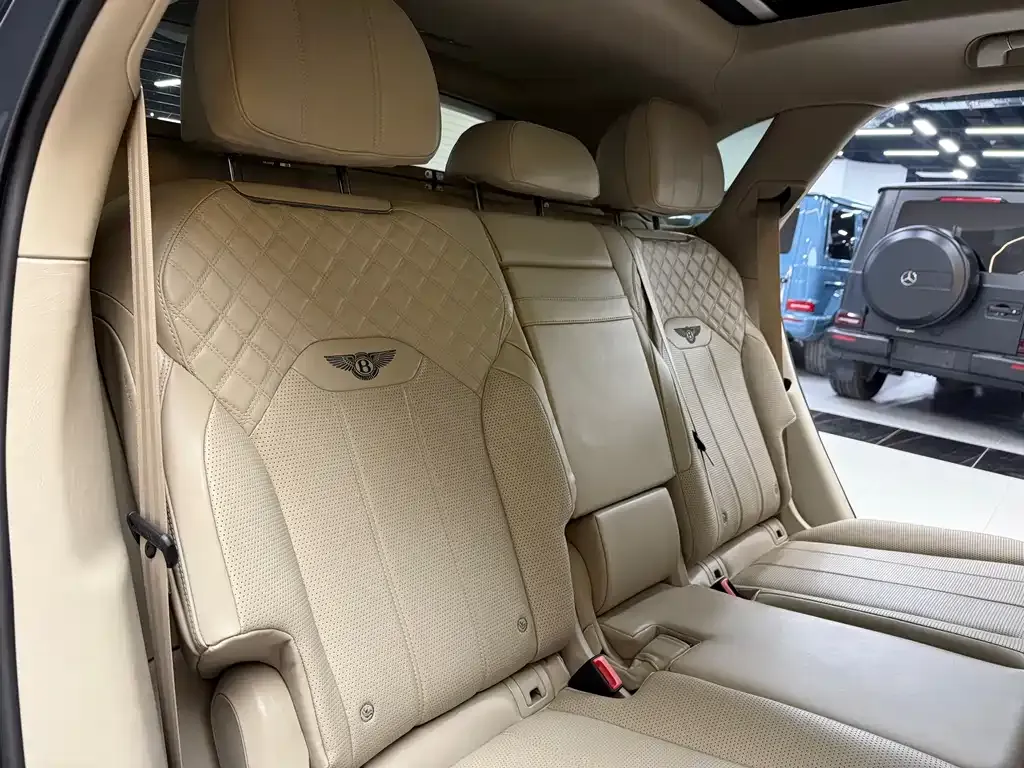 Bentley Bentayga 2021 из CN, фото 10