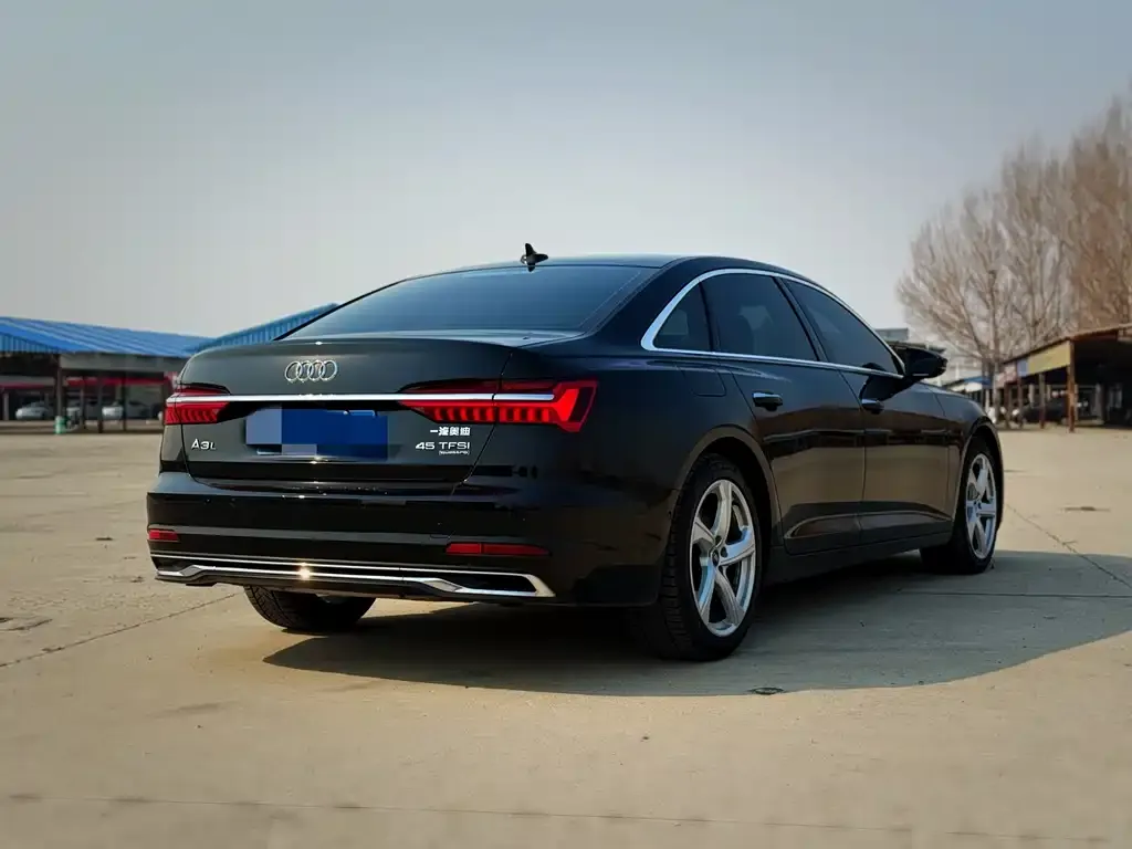 Audi A6L — фото 7