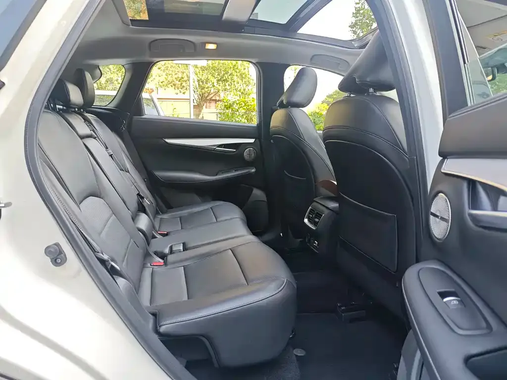 Infiniti QX50 2024 из CN, фото 4