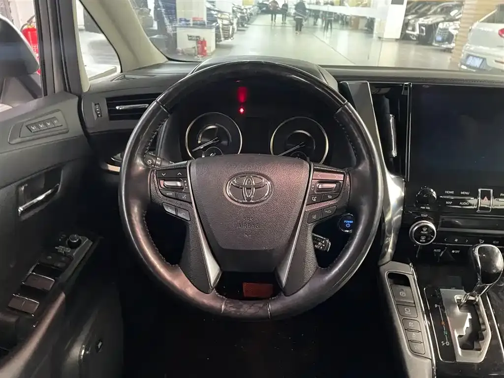 Toyota Vellfire — фото 2