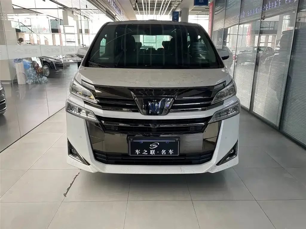 Toyota Vellfire — фото 6
