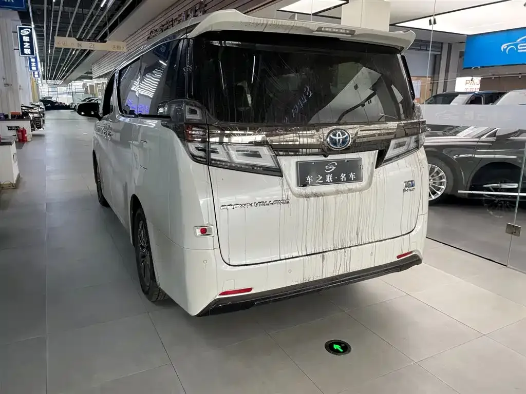 Toyota Vellfire — фото 3