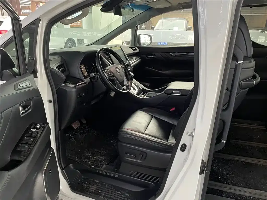 Toyota Vellfire — фото 10