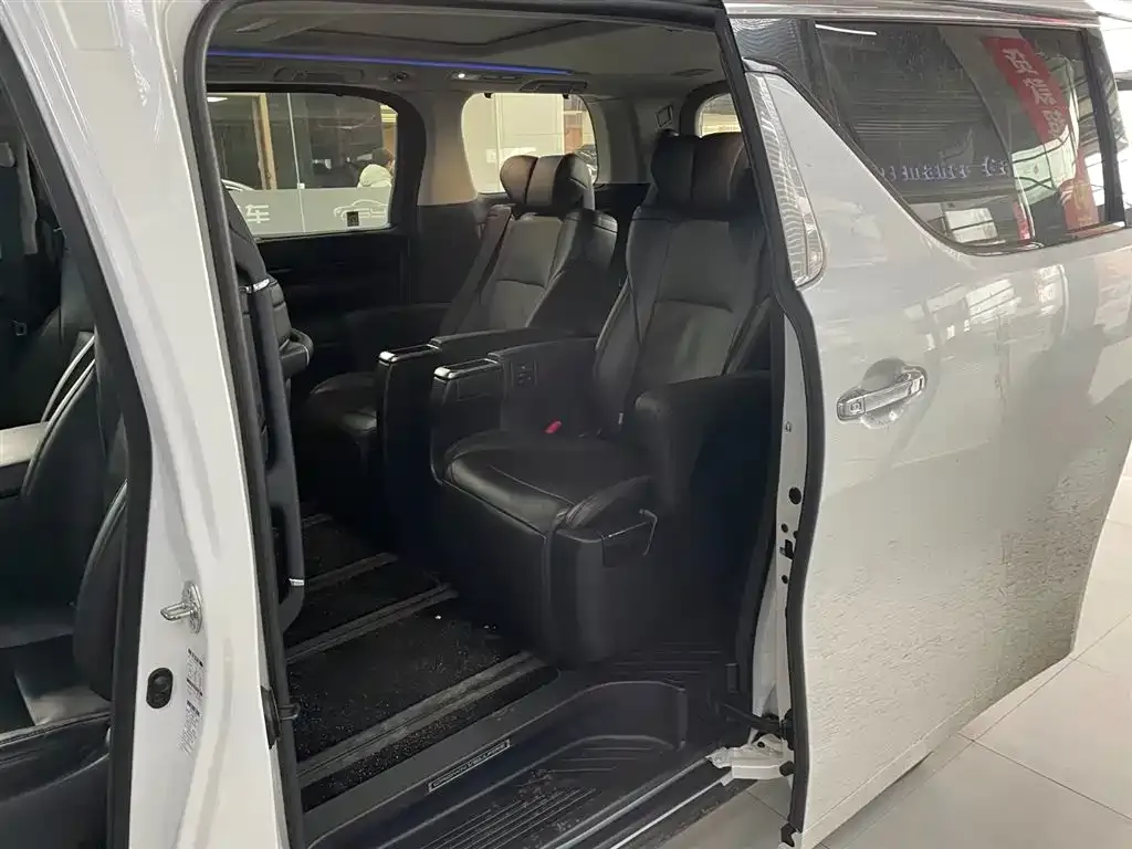 Toyota Vellfire — фото 7