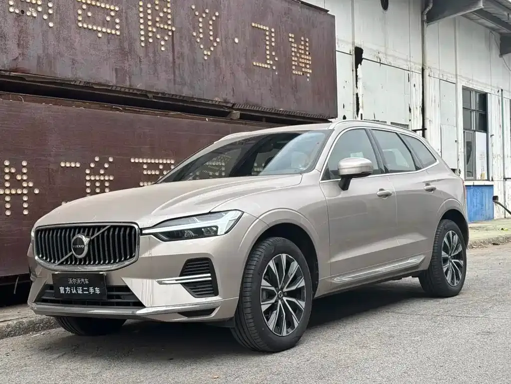 Volvo XC60 — фото 1