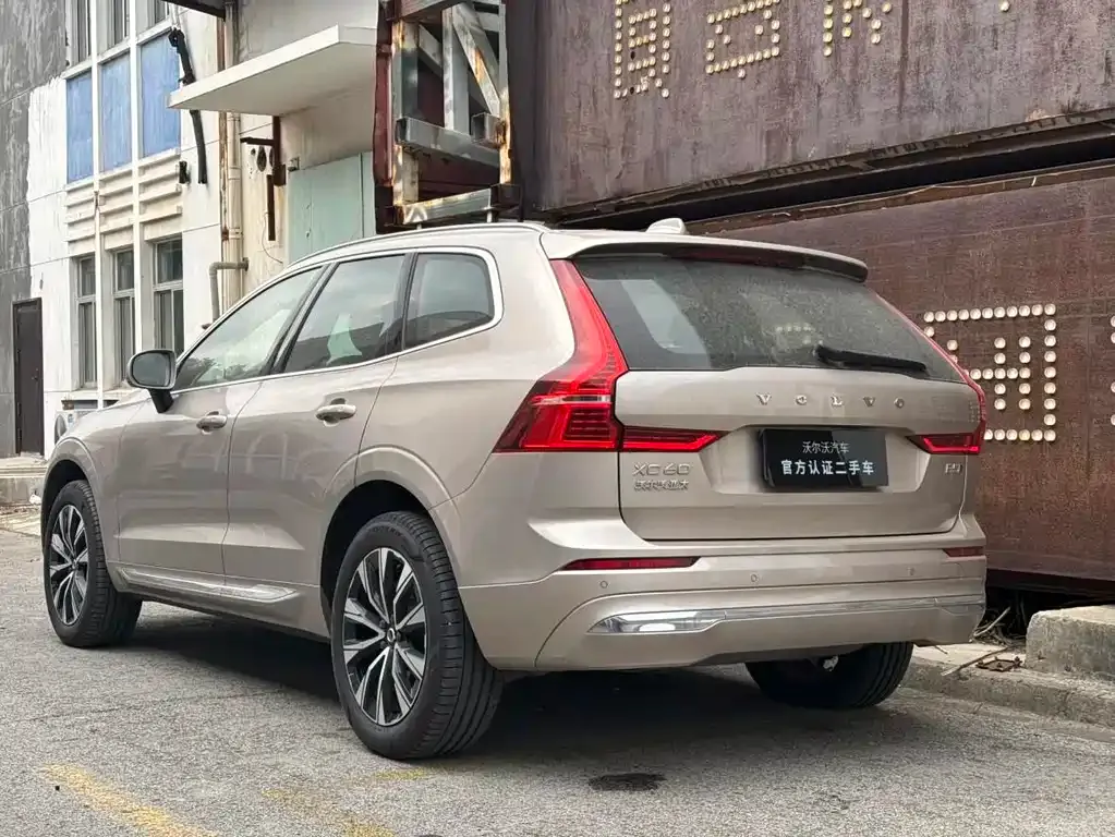 Volvo XC60 — фото 7