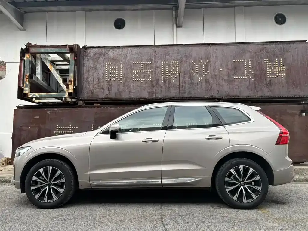Volvo XC60 — фото 9