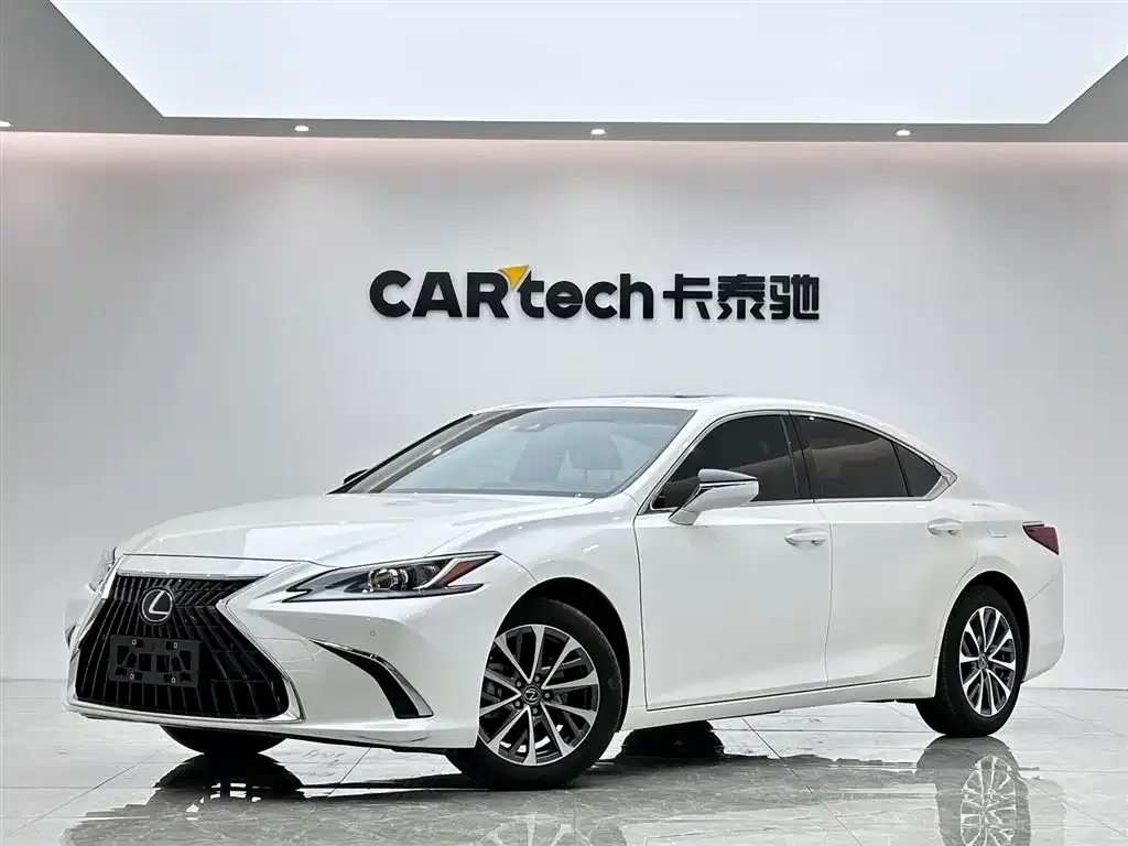 Lexus ES — фото 1